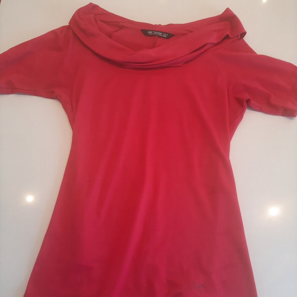 Arc'Teryx Cowl Neck - Short Sleeve T-Shirt - Women's Small - 42% Wool